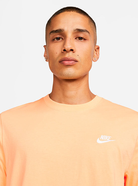 Nike Sportswear Club - Salmón