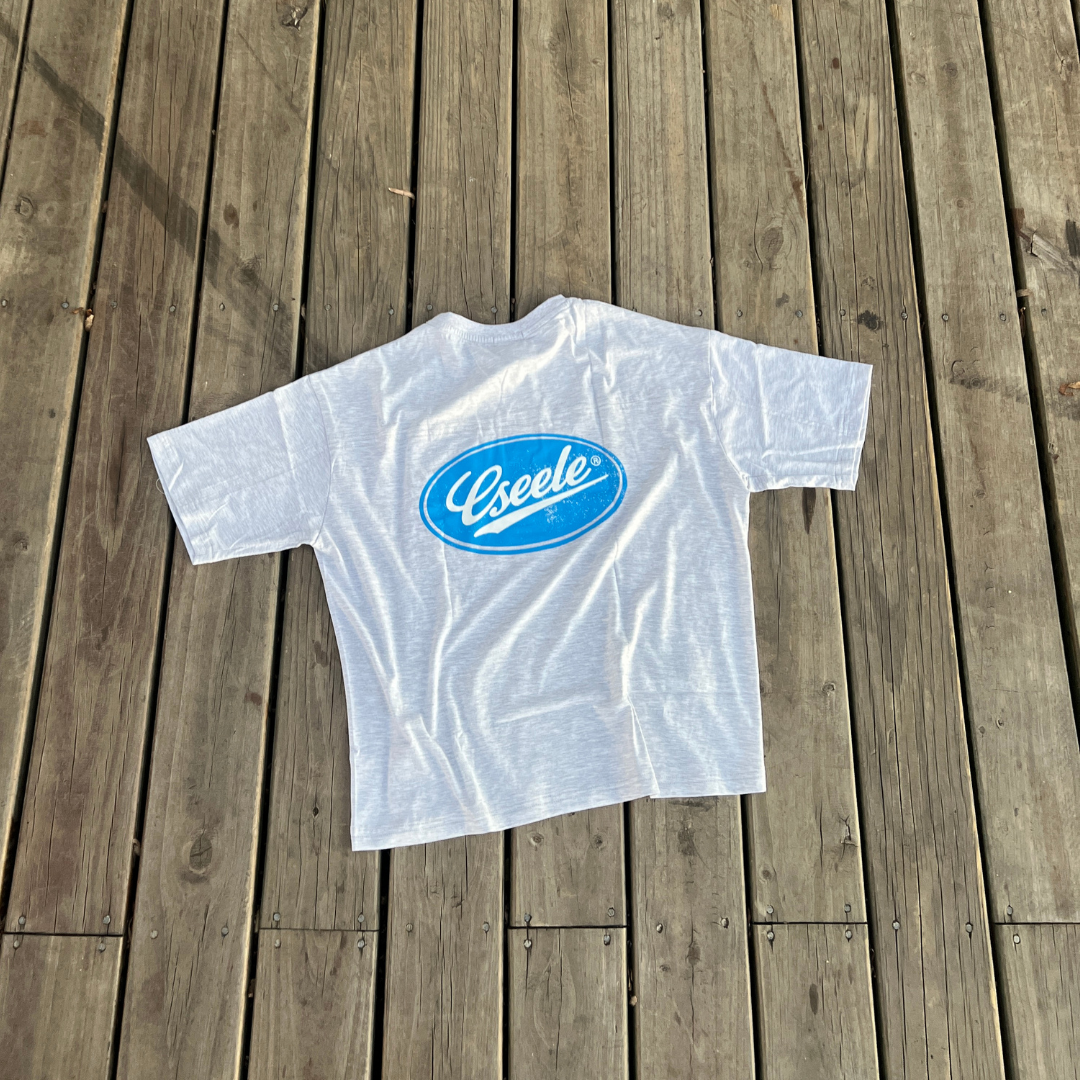 Remera Oval Retro- Gris
