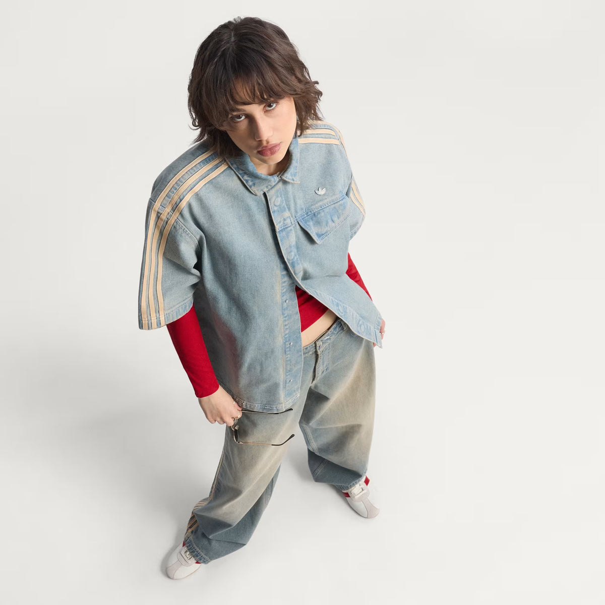 Camisa Premium Essentials de tejido denim de manga corta